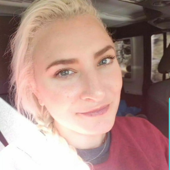 Meet your Posher, Lisa - Picture 3 of 5